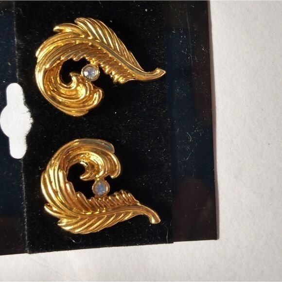 Victorian ornate leaf and pearl‎ earrings - Picture 2 of 3